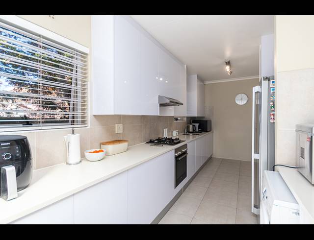 4 BEDROOM FREESTANDING SOLD IN SUNNINGDALE